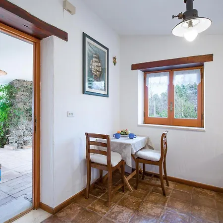 1 Bedroom Cozy In